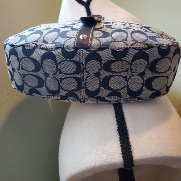 Coach Chelsea Signature Canvas Purse - Picture 4 of 8